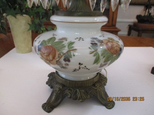 D&B # 402 White Milk Glass Gone with The Wind Hurricane Table Lamp Beige flowers - Picture 3 of 11