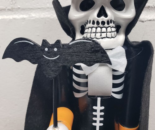 Wooden Nutcracker, 15", HALLOWEEN,SKELETON IN BLACK & ORANGE HAT & CAPE W/BAT,WG - Picture 5 of 10
