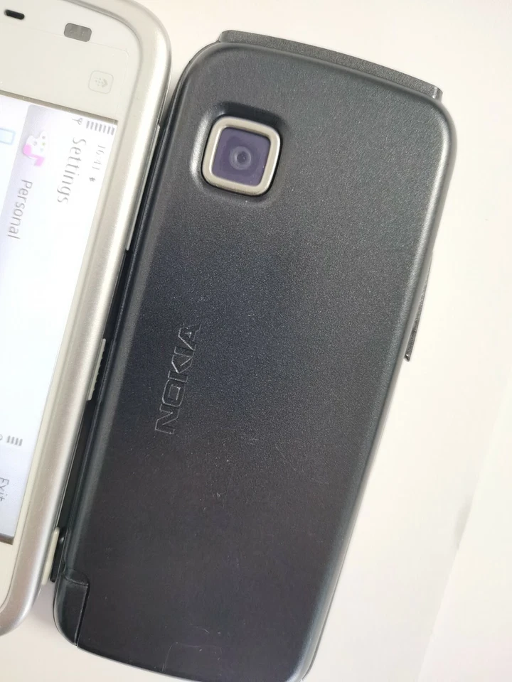 Nokia 5230 - Black white (Unlocked) Smartphone - Image 3 of 4