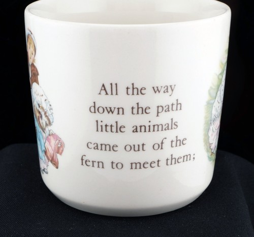 Wedgwood Beatrix Potter Peter Rabbit Mrs Tiggy Winkle Nursery Mug & F Warne Book - Picture 5 of 6