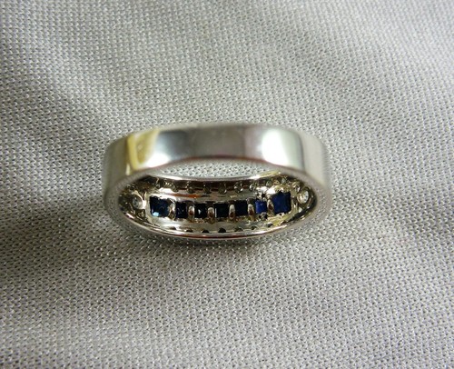 FABULOUS VINTAGE ESTATE 9CT/K WHITE GOLD  7 SAPPHIRE AND DIAMOND  RING  - Picture 4 of 5