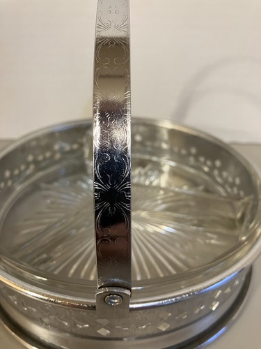 Vintage Divided Glass Candy/Condiment Dish in Silver-Tone Metal Holder w/Handle - Picture 3 of 7