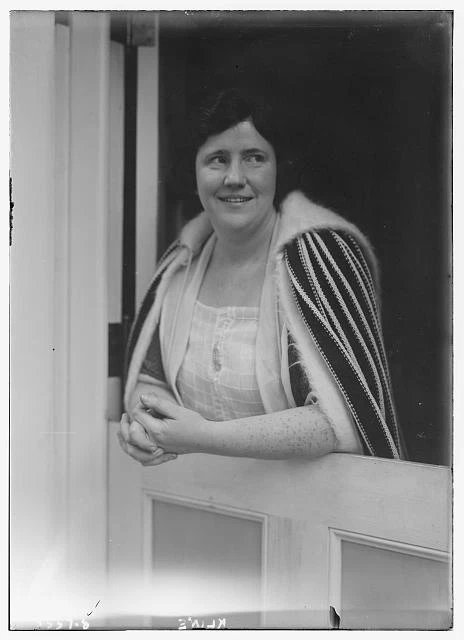 Kline women cloaks clothing dress doorway portrait photographs Bain News Service