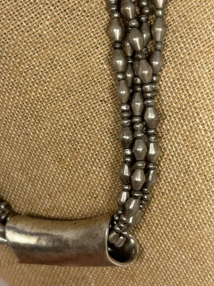 Collar llamativo Mon Bijou firmado diseñador peltre plateado con múltiples cuentas Foto 4 de 4