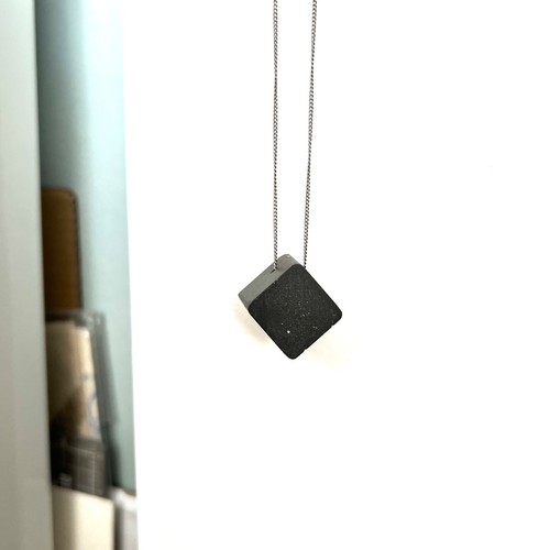 COS Long MINIMALIST NECKLACE with CONCRETE CUBE PENDANT Grey / Silver RARE - Picture 5 of 7