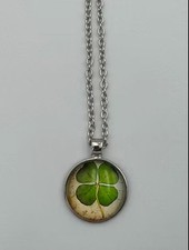Four-leaf Clover Pattern Time Gemstone Necklace