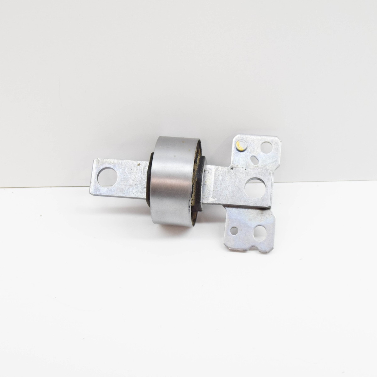 VOLVO S60 MK2 Rear Left Suspensios Bushing 31476227 GENUINE