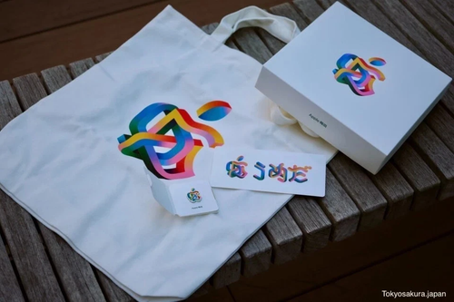 Apple Store Osaka Umeda 2025 Grand Opening Commemorative Tote Bag Pins Sticker - Bild 3 von 3