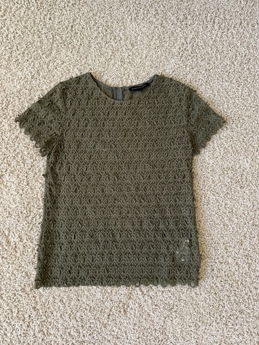 Top Banana Republic para mujer verde oliva manga corta texturizado cremallera trasera XS - Imagen 1 de 5