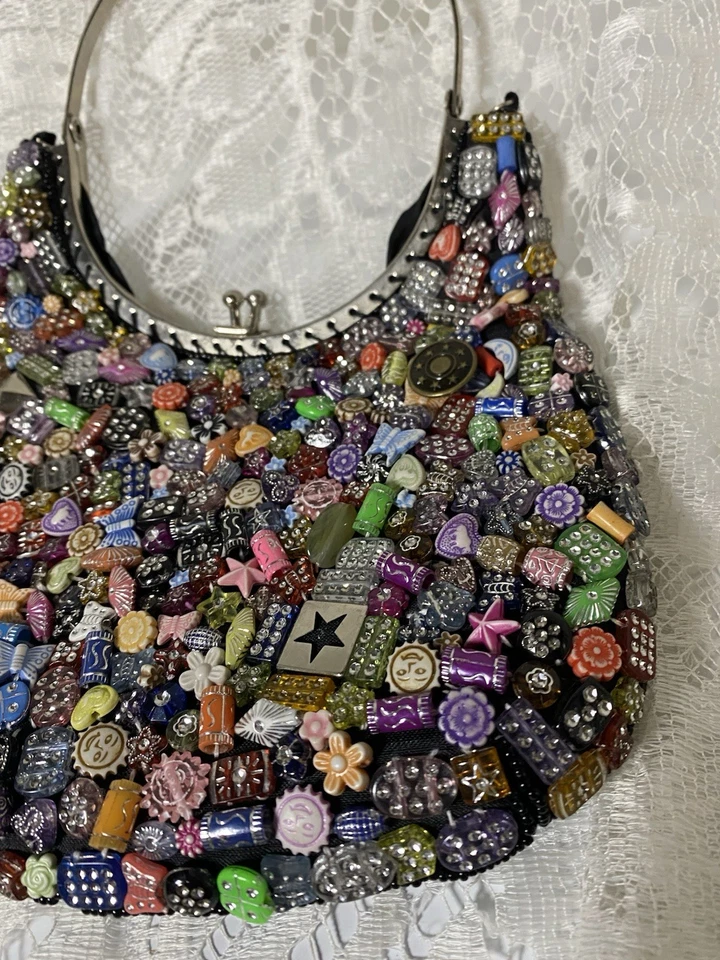 Llamativo Bolso Cartera Kisslock Botones con Cuentas Negro Brillante Satinado Multicolor Foto 2 de 4