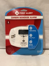 First Alert Plug-in Carbon Monoxide Detector (NEW)