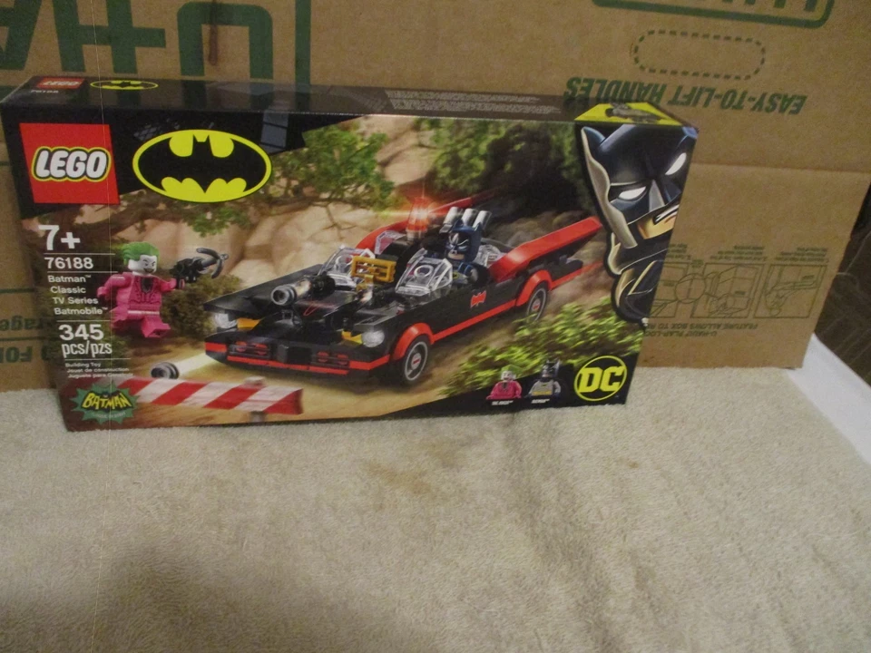 LEGO SUPER HEROES BATMAN CLÁSICO SERIE DE TV BATMOBILE 76188 RETIRADO NUEVO SELLADO Foto 3 de 4