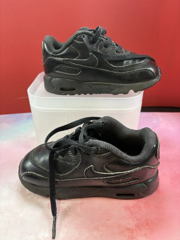 Zapatos para niños pequeños Nike Air Max 90 'Triple Negro' CD6868 001 - Talla 8C Foto 2 de 4