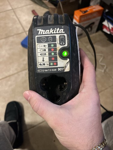 Genuine OEM Makita DC10WA Battery Charger Li-Ion 7.2V-10.8V Working - Picture 3 of 3