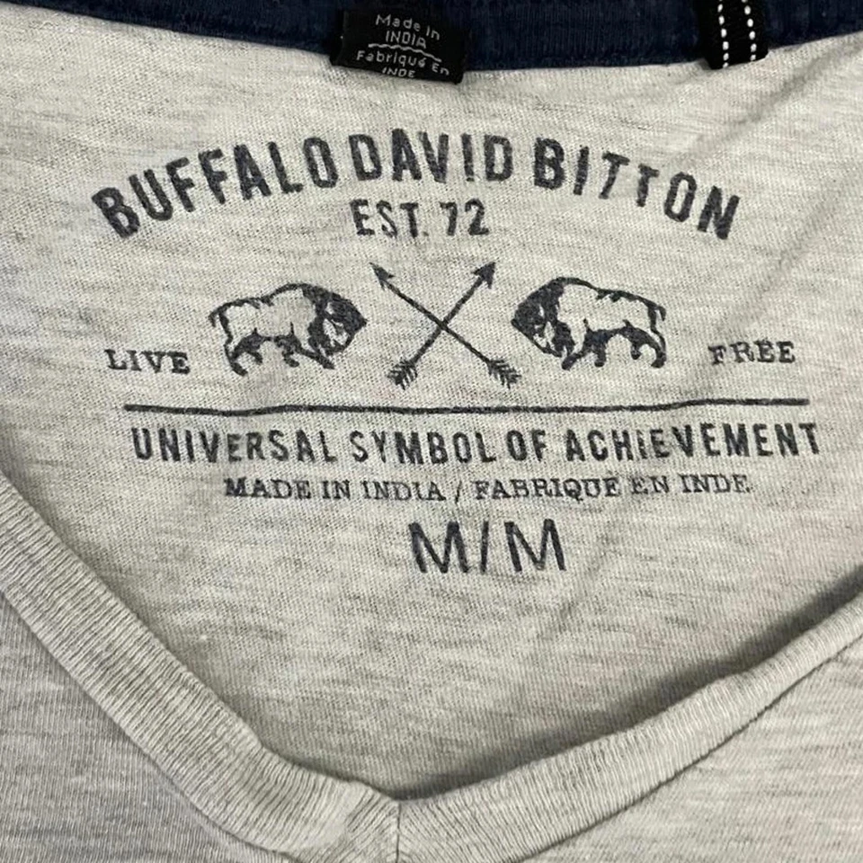 Camiseta De Colección Y2K Buffalo David Bitton Gris y Negro Grunge Estampado Gráfico Talla M Foto 2 de 2
