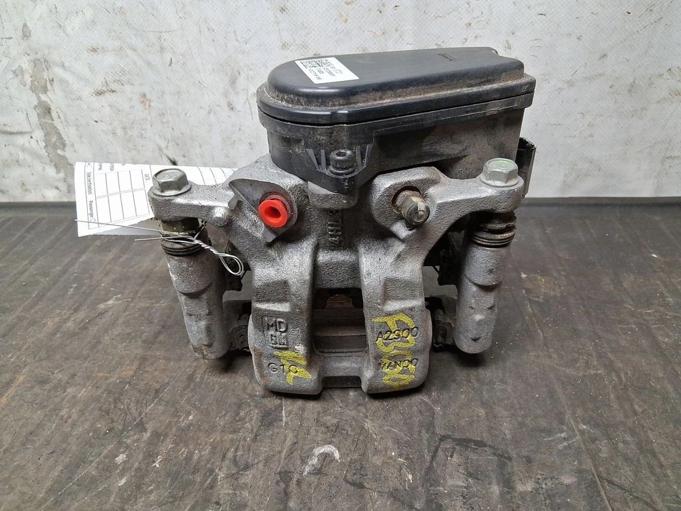 Pinza trasera derecha pasajero 85138731 para Chevrolet Suburban 1500 2025 3078756 Foto 2 de 4