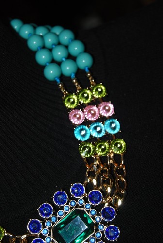 RUNWAY MOGUL STYLE LARGE BOLD MULTICOLORED STONES & HAND KNOTTED BEAD NECKLACE - Picture 9 of 12