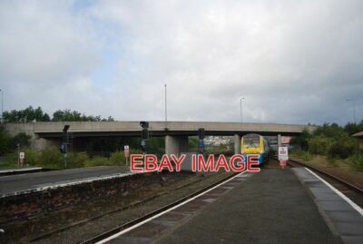 PHOTO  LLANDUDNO TRAIN LEAVING LLANDUDNO JUNCTION RAILWAY STATION