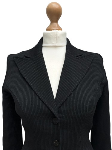 Thierry Mugler
Vintage Sculptural Wool Coat
Size 36 / S – Made in France - Picture 3 of 6