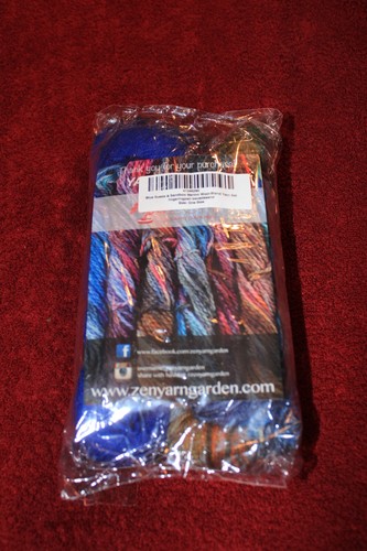 Zen Yarn Garden- Superfine Fingering Yarn Lot of 2 Hanks Sandbox/Blue Suede - Picture 3 of 3