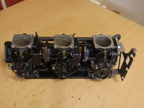 99 YAMAHA EXCITER 270 Triple Carbs Carburetor set up for fuel primers Parts Only - Picture 1 of 7
