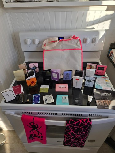 Macy's Vip Client Ltd Ed Set Bag Skincare M/U Perfumes Chanel Chloe Viktor Rolf - Picture 11 of 11