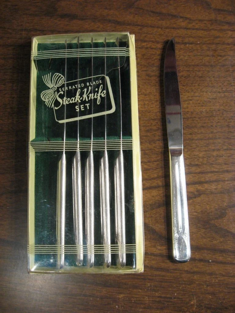 VINTAGE SERRATED BLADE SILVERPLATE STEAK KNIFE SET IN ORIGINAL BOX - SIX