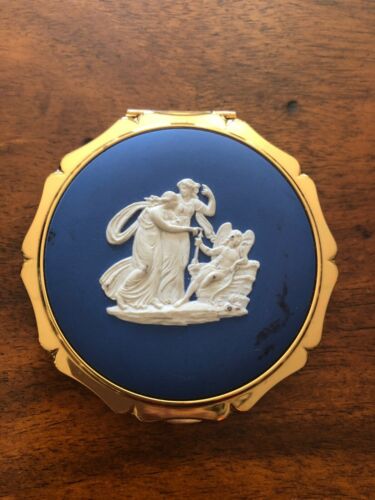 Vintage STRATTON ENGLAND Cameo COMPACT mirror & powder Wedgewood Style 3 Muses - Picture 2 of 9