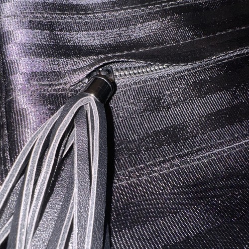 New Marla Wynne Tassel Seatbelt Crossbody HandBag Purse Black Silver Adjustable - Bild 4 von 12