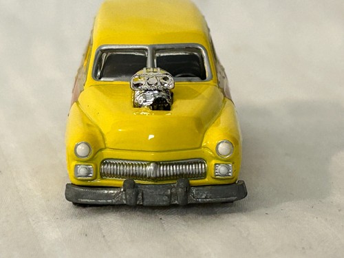 Johnny Lightning 1:64 Scale Woodys & Panels 1950 Mercury, Yellow - Picture 7 of 13