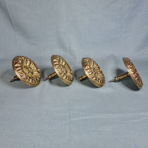 Set of 4 Vintage Round Flower Stamp Brass Curtain Rod Tiebacks - Picture 2 of 7
