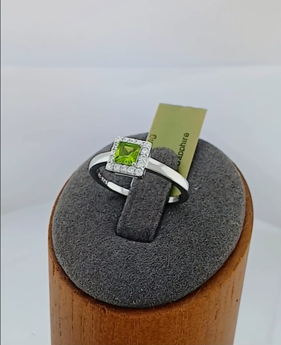 LAB CREATED 0.50 Cts PERIDOT & WHITE SAPPHIRE RING .925 Silver - NEW WITH TAG - Video 1 of 1