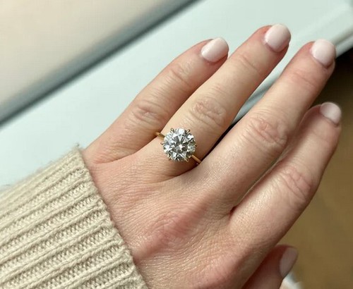 2.0ct Round Moissanite Beautiful Engagement Ring in 14k yellow gold - Picture 3 of 8