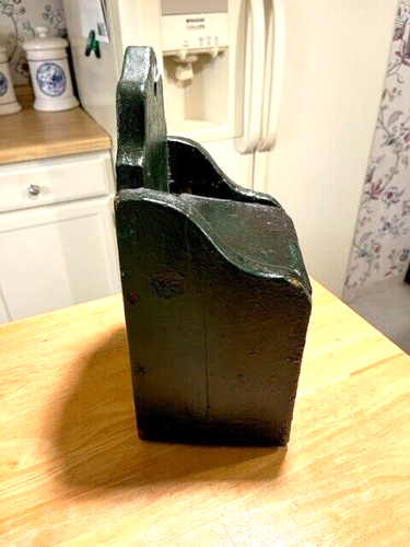 LATE 1800S EARLY 1900S LARGE SIZED SALT BOX IN OLD GREEN PAINT OPENING TOP - Picture 4 of 6