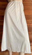 VINTAGE WARNER'S IVORY SIZE MEDIUM STYLE 55300 HALF SLIP 13619