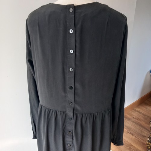 Vestido Uniqlo Ines de La Fressange Seda Negro Botón Espalda Midi M Gótico - Imagen 9 de 13