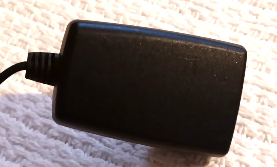 Sony Ericsson CST-13 зарядное устройство адаптер шнур питания 240V 450mA 4.9V 80 Гц #1127251 - Изображение 4 из 4