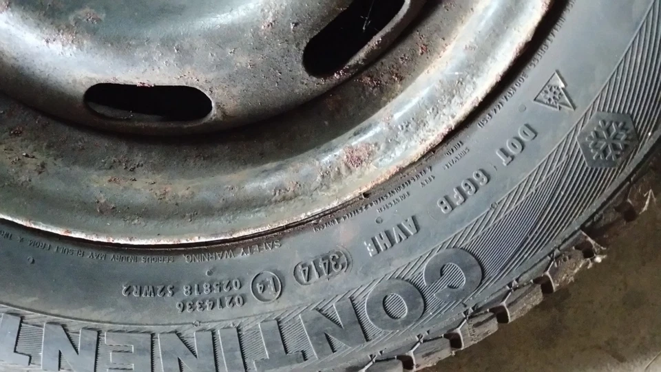 Winterradsatz Mazda Demio 155/70R13 79T Continental (Preis verhandelbar) !!! - Bild 4 von 4