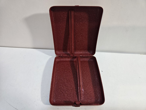 NOS VINTAGE Portasigarette in metallo rosso funzionante, custodia orig 3 1/2 x 3" 7817-21/24 - Foto 4 di 8