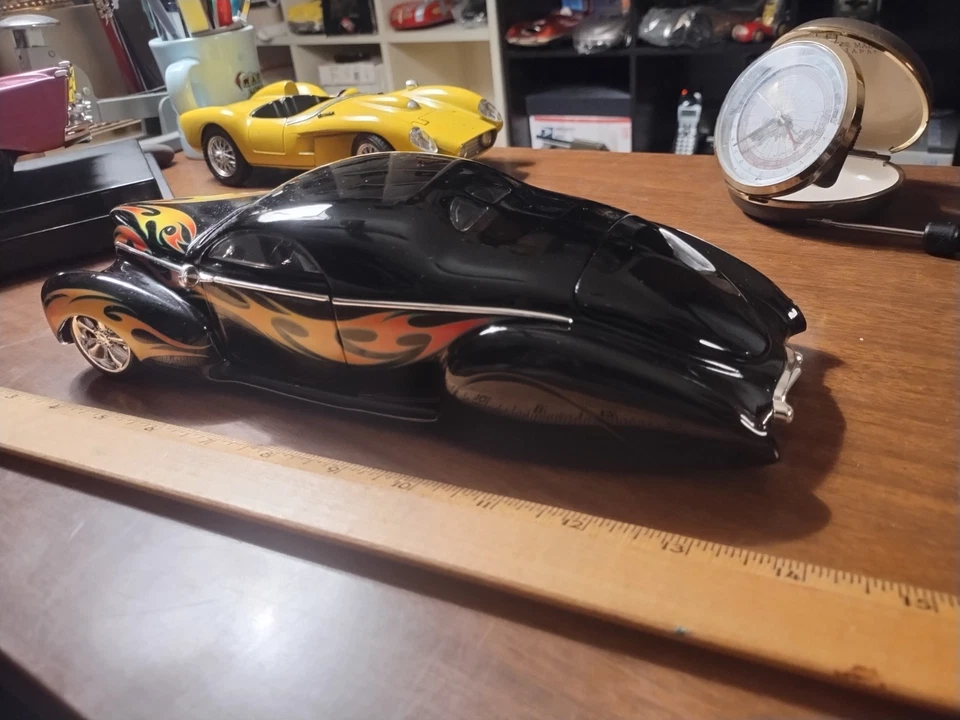 Hot Wheels 1937 Lincoln Zephyr масштаб 1:18 - Изображение 3 из 4