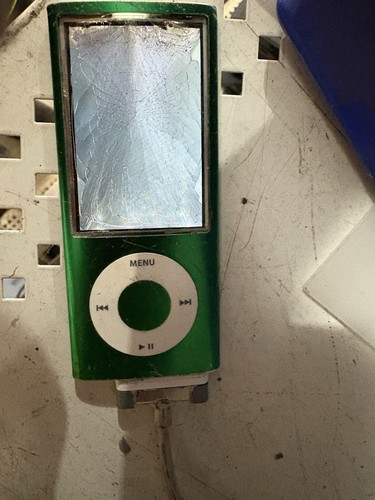 Apple iPod Nano 5th Generation 8GB A1320 - Blue - Picture 3 of 3