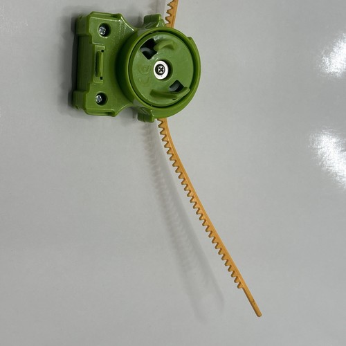 2010 Hasbro Beyblade Green Launcher Lion Symbol - Picture 2 of 2