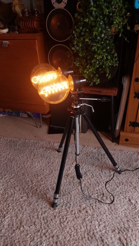 Vintage/ Retro Tripod floor lamp - Picture 3 of 10
