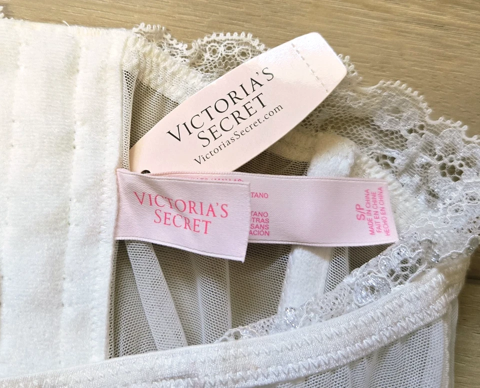 NWT Vintage Victoria's Secret Coconut Ruffled Lace Mesh High-Waist Garter Belt S - Image 3 of 3