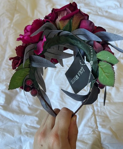 Diadema floral blanca Lola nueva con etiquetas corona de pelo rosas rojas talla única - Imagen 8 de 10