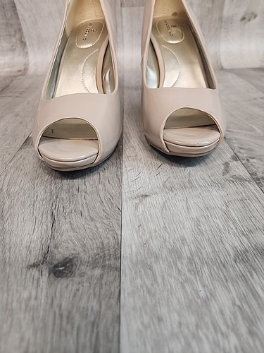 Bandolino Women's Heels Size 8.5M Patent Leather Peep Toe - Beige - Picture 3 of 11