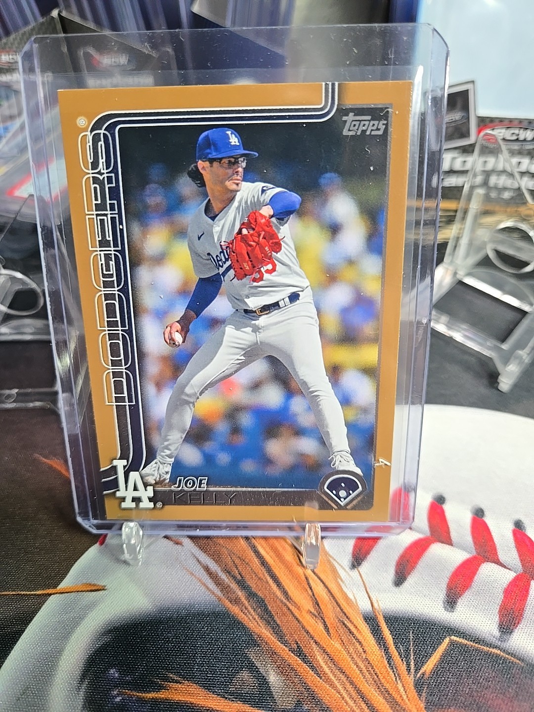2025 Topps Series 2 Joe Kelly Gold 800/2025 Dodgers