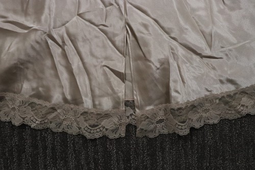 Vintage Faar West Satin Nightgown Womens XL Gold Floral Lace Trim V-Neck Elegant - Bild 10 von 12