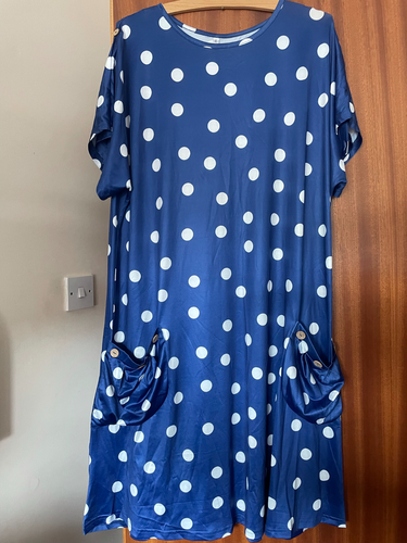 Damen Tunika/Kleid marine mit weißen Punkten in einer großen neu