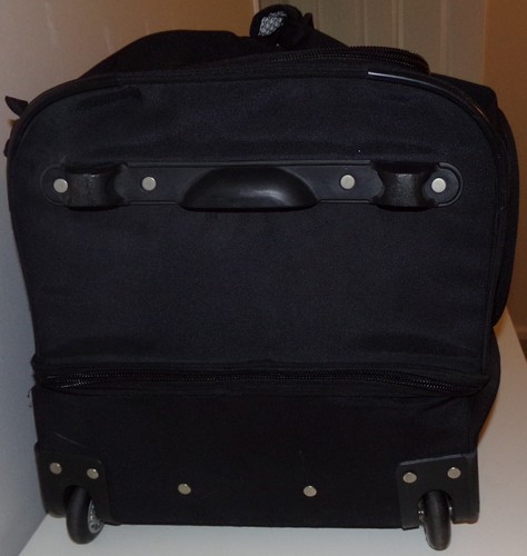 CHICAGO BULLS DENCO 27" ROLLING DUFFEL 27"X15"X14" - Picture 4 of 12